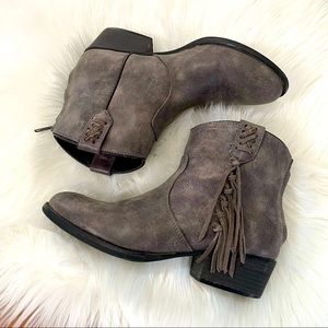 Farylrobin Fringe Booties Size 7.5